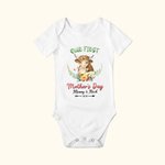 Personlig Vår första mors dag Baby Onesie med söt djur och namn Mors dag present till nyfödd