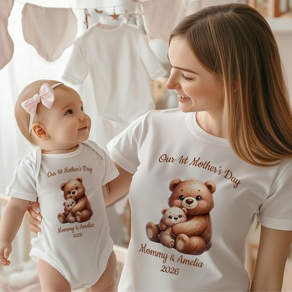 Personlig söt djurdesign Vår första mors dag 100% bomull Baby Bodysuit Vuxen T-shirt med namn Mors dag Födelsedagspresent för spädbarn Moms