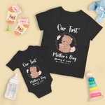 Personlig Vår första mors dag Björn Baby Onesie och mamma Matchande T-shirt med namn och år Present till baby ny mamma