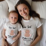 Personlig Vår första mors dag Björn Baby Onesie och mamma Matchande T-shirt med namn och år Present till baby ny mamma
