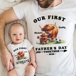 Camiseta personalizada Highland Cow Daddy and Baby 100% Cotton Baby Onesie Matching Outfit Nuestro primer día del padre juntos Regalo para el nuevo papá Bebé