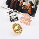 Personalisierte Graduation Cap Scroll Brosche Pin mit Namen und Jahr Graduierung Saison Geschenk für Absolventen
