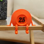 Henkilökohtainen Bright Orange Clay Pigeon figuuri nimi numero Desk Decor syntymäpäivälahja pojille Miehet ampumaurheilun harrastajille