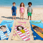 Personalisiertes Strandtuch in Übergröße mit Namen und Cartoonfigur im sommerlichen Design Optional mit Turnbeutel Sommerausflug Geschenk für Familie