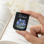 Personalisierter magnetischer Lesezeichen-Clip | aus PU-Leder | mit Geburtsblumen-Strauß und Namen | Geburtstag Geschenk für Bücherliebhaber