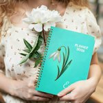 Cahier de notes à spirales A5 avec nom et pages d'agenda hebdomadaire et mensuel personnalisé Fleur de naissance 2026 Cadeau d'anniversaire pour la famille et les amis