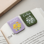 Personalisierter magnetischer Lesezeichen-Clip | aus PU-Leder | mit Geburtsblumen-Strauß und Namen | Geburtstag Geschenk für Bücherliebhaber