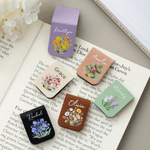 Personalisierter magnetischer Lesezeichen-Clip | aus PU-Leder | mit Geburtsblumen-Strauß und Namen | Geburtstag Geschenk für Bücherliebhaber
