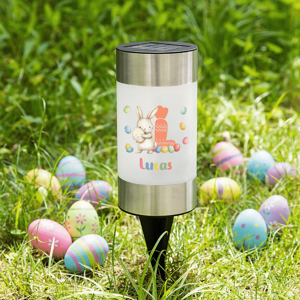 Linterna solar de jardín personalizada con nombre e inicial de conejito de huevo para uso diario Regalo de Pascua para la familia y los niños 1