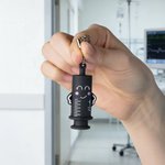 Abridor de ampollas divertido personalizado con nombre y cierre metálico para el Día de la Enfermería para enfermeras y médicos