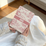 Personnalisé Vintage Toile De Jouy Style Reading Woman Portable Kindle Case with Name and Hand Strap Daily Use Birthday Gift for Bookworms