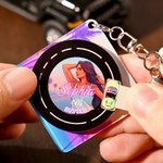 Spersonalizowany Neon Punk Retro Sportowy Samochodowy Foto Obrotowy Winylowy Brelok do Kluczy z Nazwą i NFC Codziennego Użytku Prezent Urodzinowy dla Miłośników Gier Muzycznych