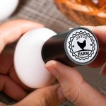 Timbro per uova personalizzato con silhouette di gallina e testo, inchiostro alimentare - Regalo per allevatori