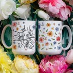 Personlig akvarellblomst 1-9 holdende hender keramiskkrus med navn passer som gave til morsdag bursdag og andre anledninger