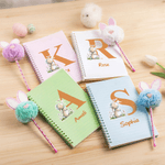 Spersonalizowany notatnik wielkanocny Cute Rabbit i zestaw długopisów Pom Pom z imieniem i inicjałem Wielkanocny prezent na przyjęcie dla dzieci