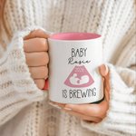 Personalisierte Baby ist Brewing B-Ultraschall Schwangerschaft Ankündigung Keramik-Becher mit Namen und Jahr Muttertag Vatertag Geschenk für werdende Eltern