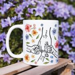 Personlig akvarellblomst 1-9 holdende hender keramiskkrus med navn passer som gave til morsdag bursdag og andre anledninger