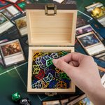 Personalisierte Kompatibel mit MTG Fraktion Totems Macht Zähigkeit Zähler hölzerne Aufbewahrungsbox Set mit Namen TCG Zubehör Geschenk für Planeswalkers
