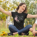 Tee-shirt personnalisé avec noms, fleur de naissance, coeur, mains dans les mains, multicolore, 100 % coton, fête des mères, cadeau de vacances pour les mamans et les grands-mères