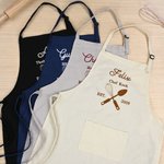 Gepersonaliseerd Geborduurd Bak Thema Multicolor Verstelbaar Linnen Schort met Zak en Naam Verjaardagsgeschenk voor Kookliefhebbers