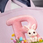 Personlig Simulert 3D-utskriftseffekt Bunny Rabbit Ears Striped påskekurv med initial og navn Påskefest Favor Egg Jaktgave til barn