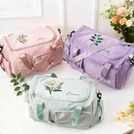 Bolsa de viaje personalizada con nombre y bandolera Flor de nacimiento Efecto perla Regalo esencial de cumpleaños para mujer Niña