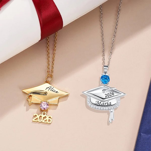 Collana personalizzata con pietra di nascita del tappo di laurea con nome e anno incisi Regalo di compleanno per laureati
