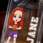 Spersonalizowana karafka do whisky z imieniem i numerem postaci z kreskówki z piłką - prezent urodzinowy dla miłośników sportu