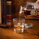 Spersonalizowana karafka do whisky z imieniem i numerem postaci z kreskówki z piłką - prezent urodzinowy dla miłośników sportu