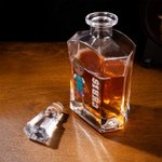 Spersonalizowana karafka do whisky z imieniem i numerem postaci z kreskówki z piłką - prezent urodzinowy dla miłośników sportu