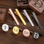 Set di fermacravatta e gemelli personalizzati con incisione di nome e iniziali, custodia in legno - Regalo di matrimonio e compleanno per uomo