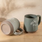 Tazza da 355 ml personalizzata in gres con nome e fiore di nascita, stile vintage - Regalo di compleanno per mamma e nonna
