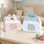 Scatola regalo personalizzata con maniglia e nome per la festa di Pasqua per bambini e bambine.