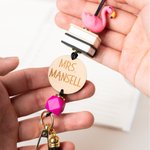 Personalisierte Biene Katze Flamingo Buch Abzeichen Lanyard mit Text Teacher's Day Wertschätzung zurück zu Schule Geschenk für Lehrer Pädagogen