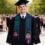 Personalisierte Multicolor Foto Graduierung Schärpe mit Namen Schule und Jahr Graduierung Geschenk für Klasse von 2026 Absolventen