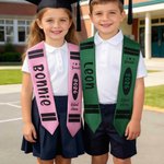 Personalisierte niedlichen Buntstift Kinder Graduierung Stola mit Namen und Jahr Graduierung Geschenk für Kindergarten Vorschule Kinder