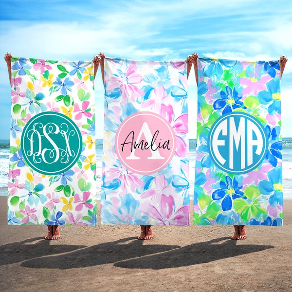 Personalisiertes Aquarellblumen-Strandtuch | mit Namen | Monogramm | groß und schnelltrocknend | Geburtstagsgeschenk für Frau Mutter