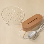 Pendientes de cumpleaños personalizados en forma de corazón LED redondo acrílico con nombre y base de madera Pendientes de almacenamiento Versátil decoración del hogar Regalo para las mujeres