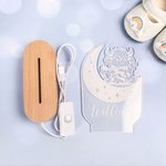Veilleuse LED en Acrylique Personnalisée avec Nom Style de Vache Highland Décoration de Chambre avec Base en Bois Cadeau Baby Shower Noël pour Enfant