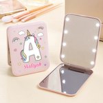 Personalizado Fantasía Unicornio Inicial LED portátil de doble cara Compacto Espejo de maquillaje con nombre Cumpleaños Novia Regalo para Mujeres Niñas
