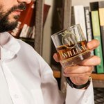 Verre personnalisé Golden Shield 10 oz Bourbon Whiskey avec initiales et nom Cadeau de fête des pères pour grand-père papa