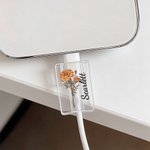 Flor de nacimiento personalizada Juego de 2 protectores de cable de acrílico con nombre iPhone Type-C Phone Accessory Birthday Gift for Family Friends