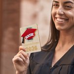 Personalisierte Gratulation Graduation Cap hölzernen Geldhalter mit eingraviertem Namen und Text Geschenk für Klasse von 2026 Absolvent