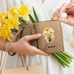 Gepersonaliseerde Geboortebloem PU Lederen Tri-Fold Portemonnee met Polsbandje en Naam Moederdag Verjaardagscadeau voor Mam Oma