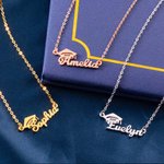 Personalisierte Graduation Cap Name Halskette mit eingraviertem Jahr Graduierung Geschenk für Absolventen