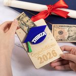 Personalisierte Gratulation Graduation Cap hölzernen Geldhalter mit eingraviertem Namen und Text Geschenk für Klasse von 2026 Absolvent