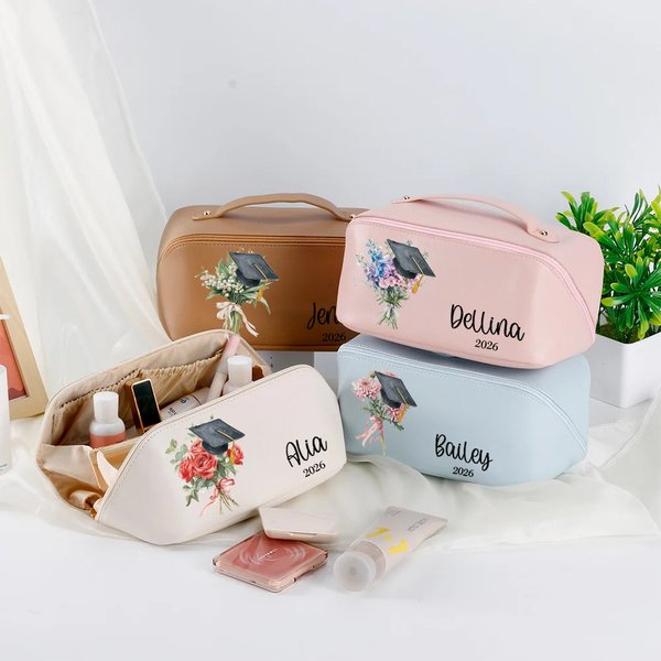 Gepersonaliseerde Geboorte Bloem Afstuderen Cap PU Lederen Wijd Open Make-up tas met naam Afstuderen Reizen Essentials Gift voor afgestudeerden