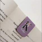 Segnalibro magnetico personalizzato in pelle PU con iniziale floreale e nome Regalo di compleanno per gli amanti dei libri