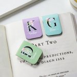 Segnalibro magnetico personalizzato in pelle PU con iniziale floreale e nome Regalo di compleanno per gli amanti dei libri