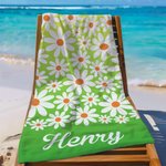 Gepersonaliseerd sneldrogend microvezel strandlaken met madeliefjes en naam perfect als cadeau voor reizen verjaardagen familie en vrienden